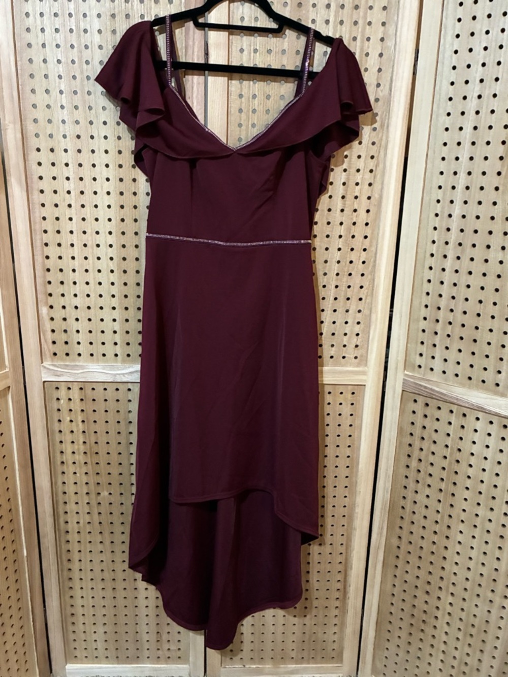 MUADRESS’s Ruffle High-Low Cocktail Dress in Burgundy - L